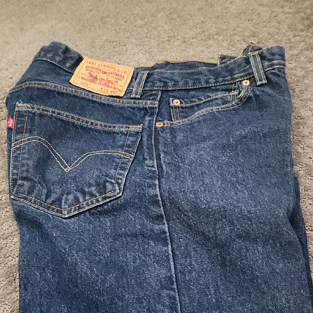 Levi's Men's Dark Blue Straight Jeans.
